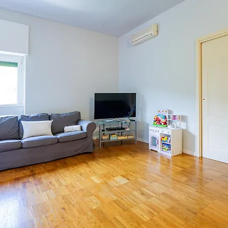 1 Apartment *